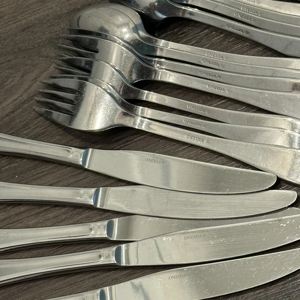 Oneida ASTAIR Stainless Glossy Flatware 17 Piece Mixed Lot Forks Spoons Knives